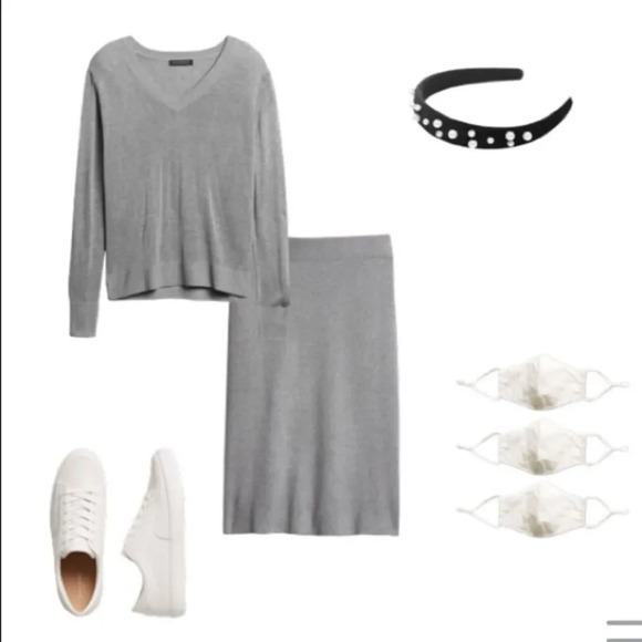 Banana Republic V-Neck Sweater - Picture 7 of 11